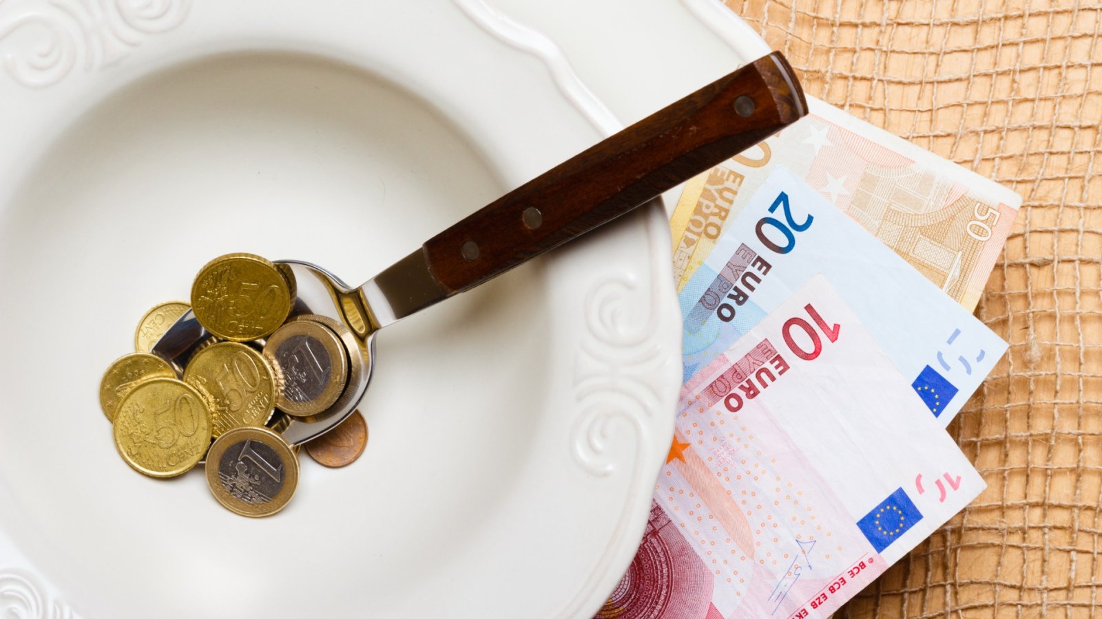 Tipping Abroad: the ultimate guide to international tipping etiquette