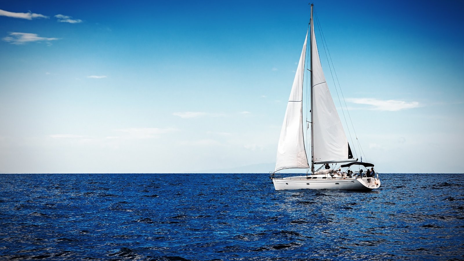5 reasons to cruise the coasts of Europe by sailboat