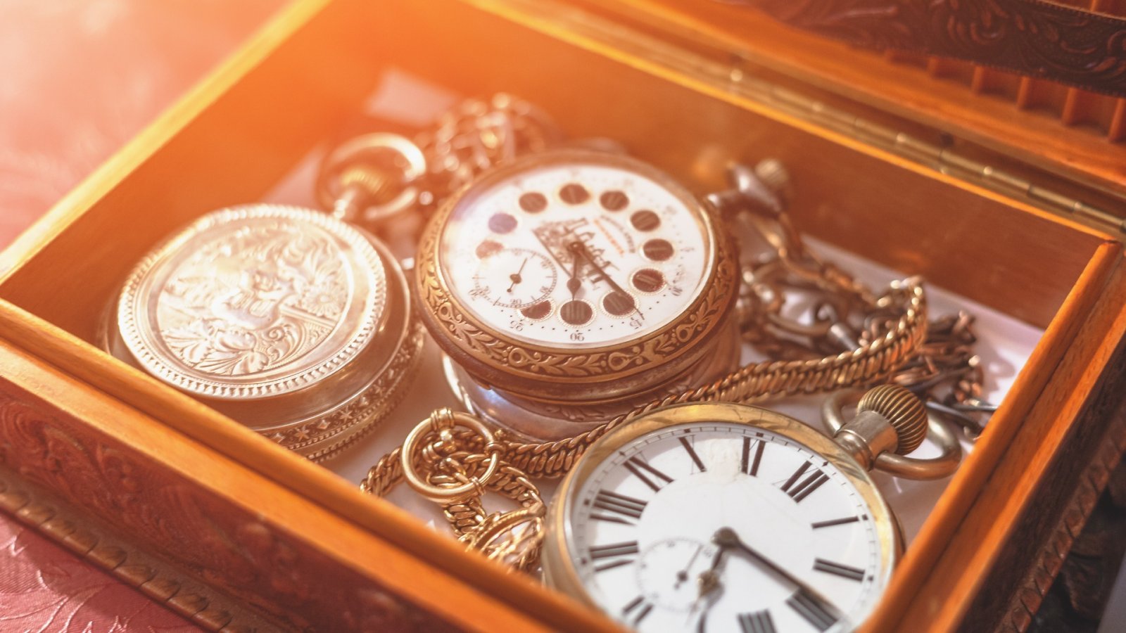 Grunner til å handle en brukt klokke: hvordan velge vintage tilbehør