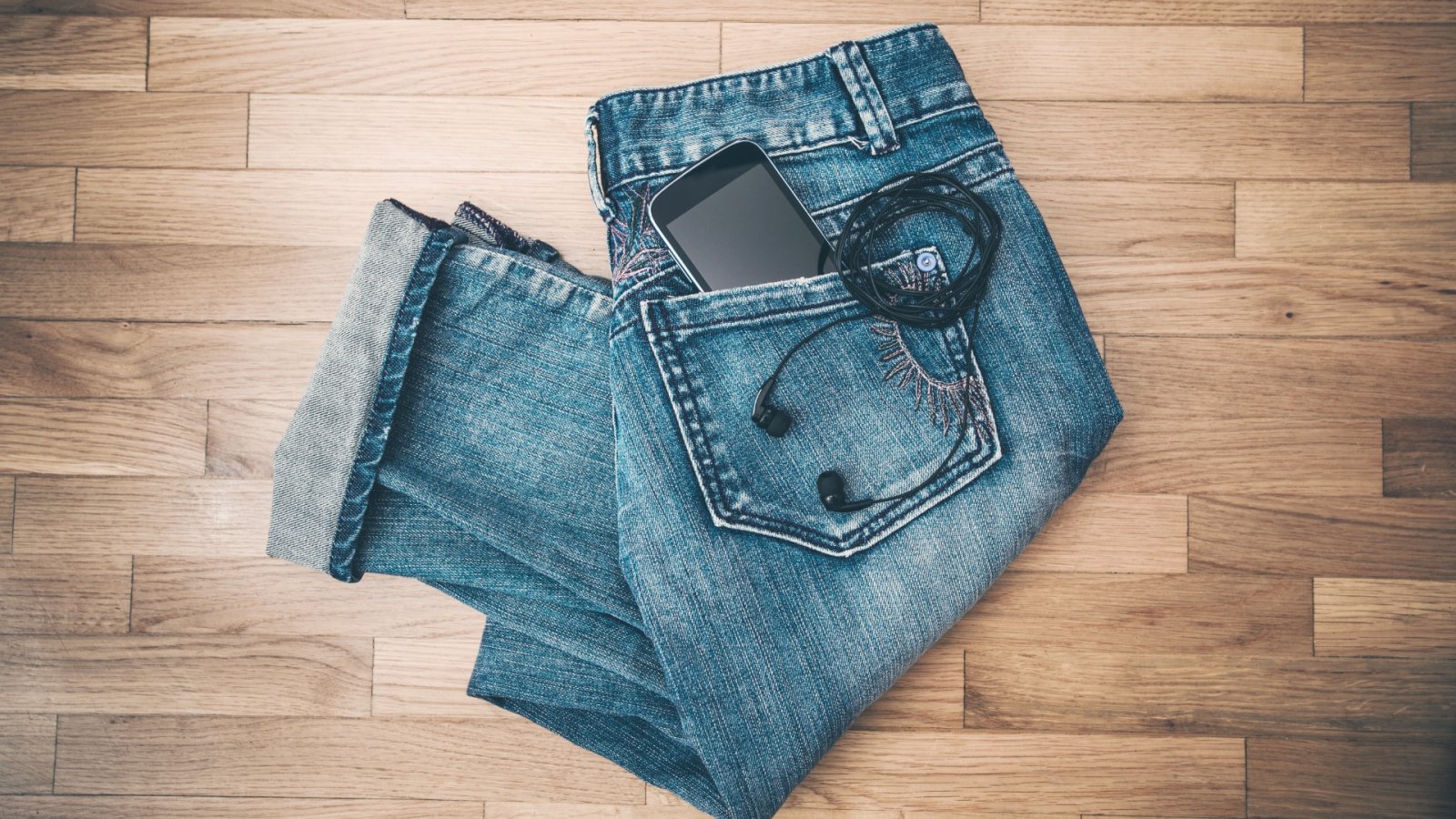 7 versatile barrel-leg jeans every closet needs