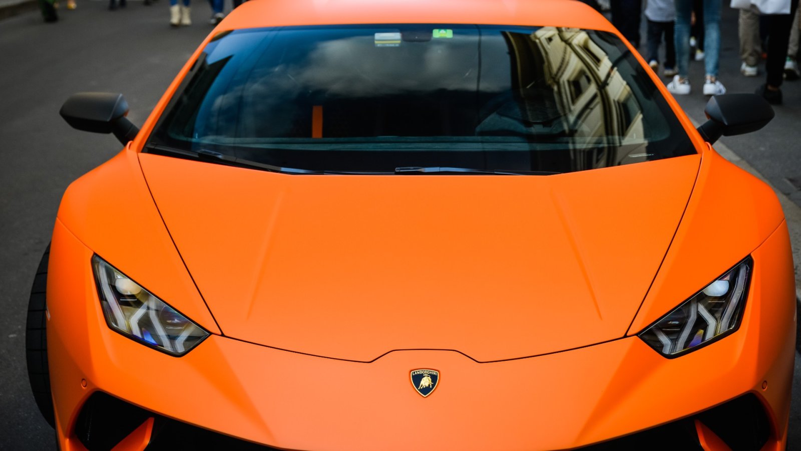 Lamborghini e Technics revelam plataforma giratória inspirada em supercarros de edição limitada