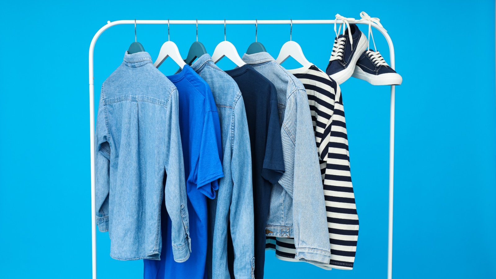 How to create a small capsule wardrobe for quick and easy mornings