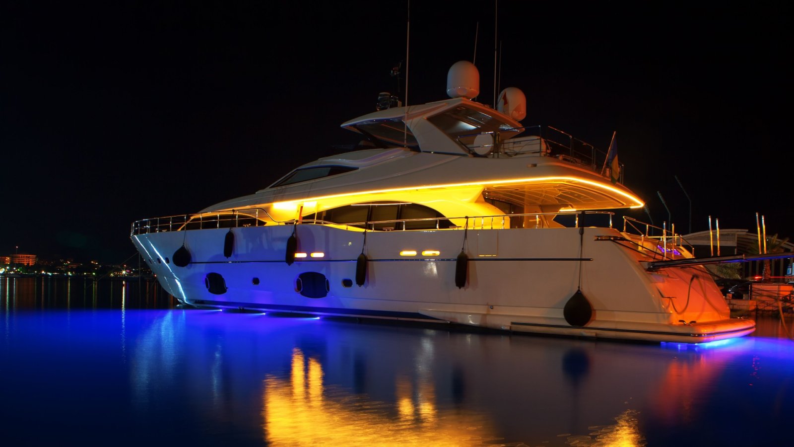 Funderar du på att köpa en yacht? Här är vad du behöver veta