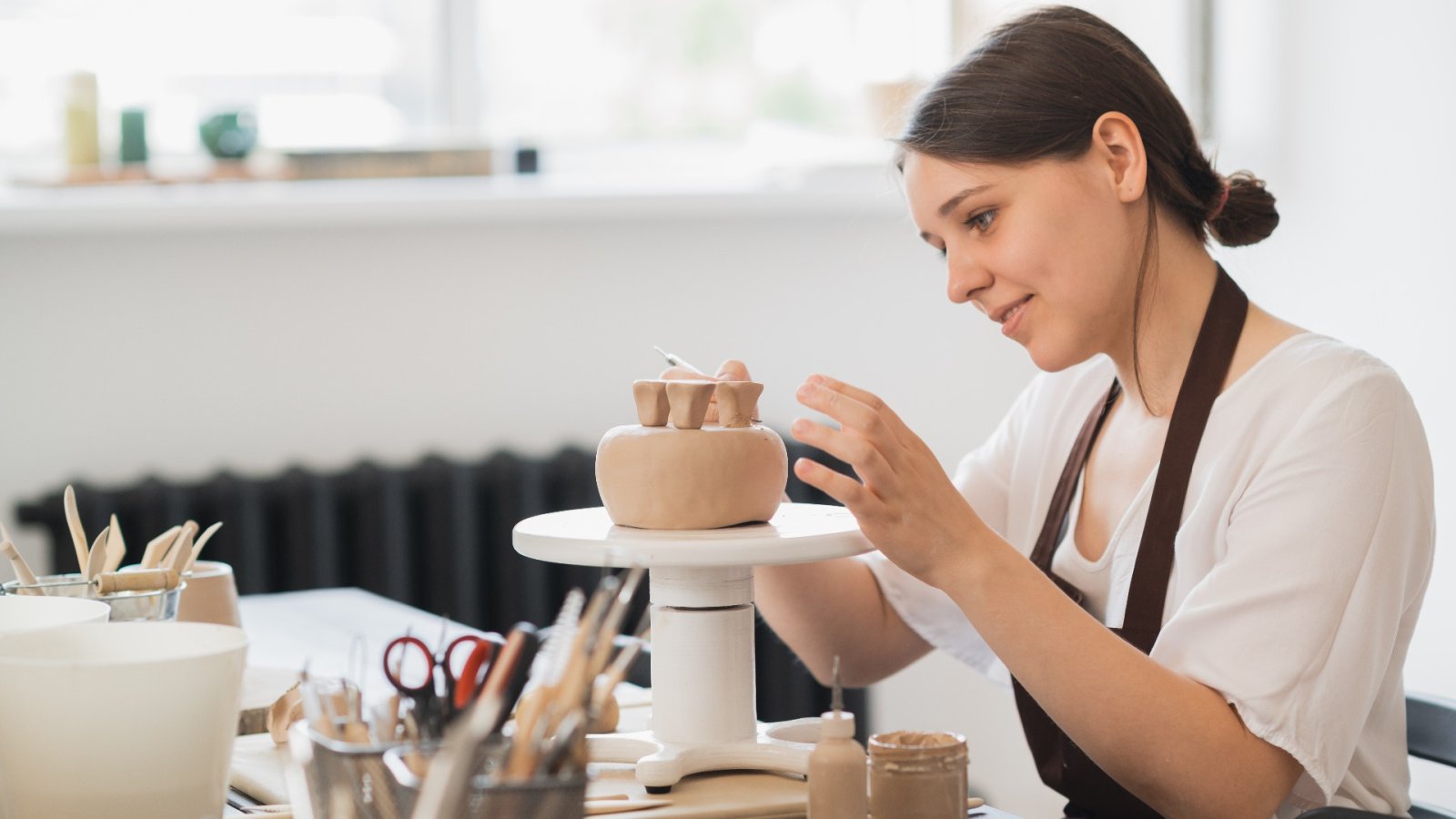 Din keramikkguide til enkel, klassisk og funksjonell keramikk