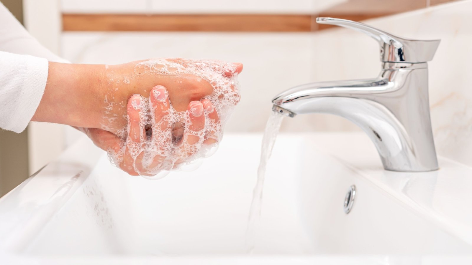 Por que você deve lavar as mãos antes do sexo