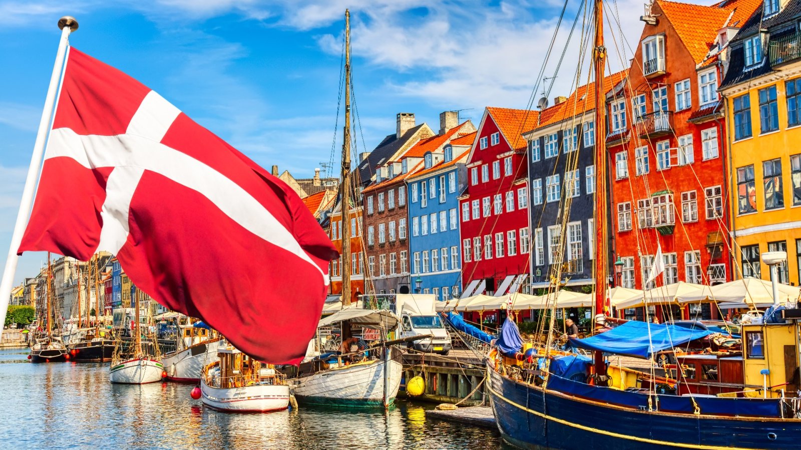A cool guide for visiting Copenhagen: explore a trendy & sustainable city