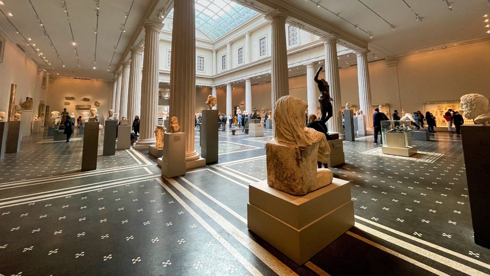 Met - Yhdysvaltain taidemuseossa kävijöitä on vähentynyt 1,7 miljoonalla viime aikoina eniten